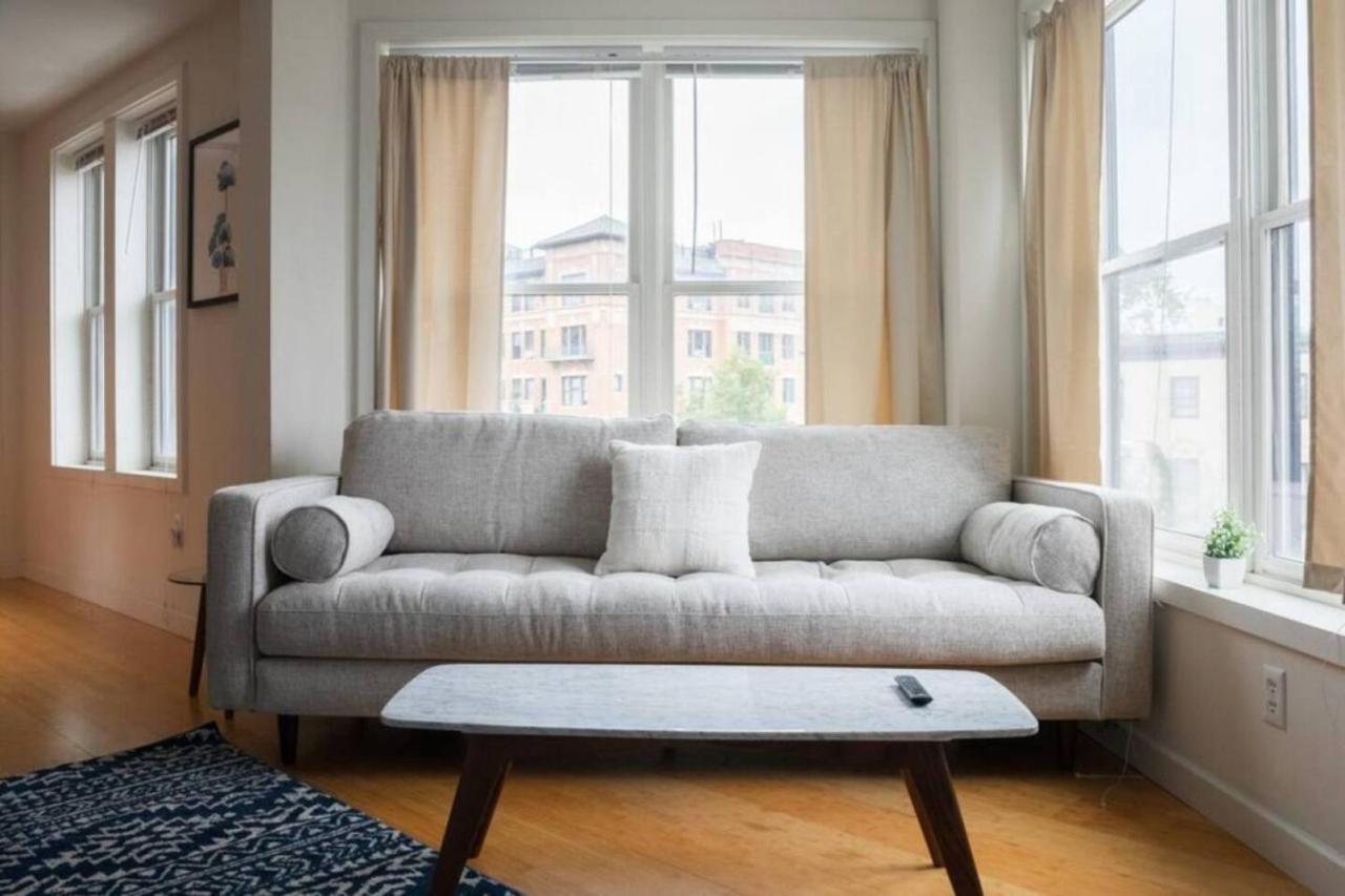 Bright Spacious Fenway Apartment *