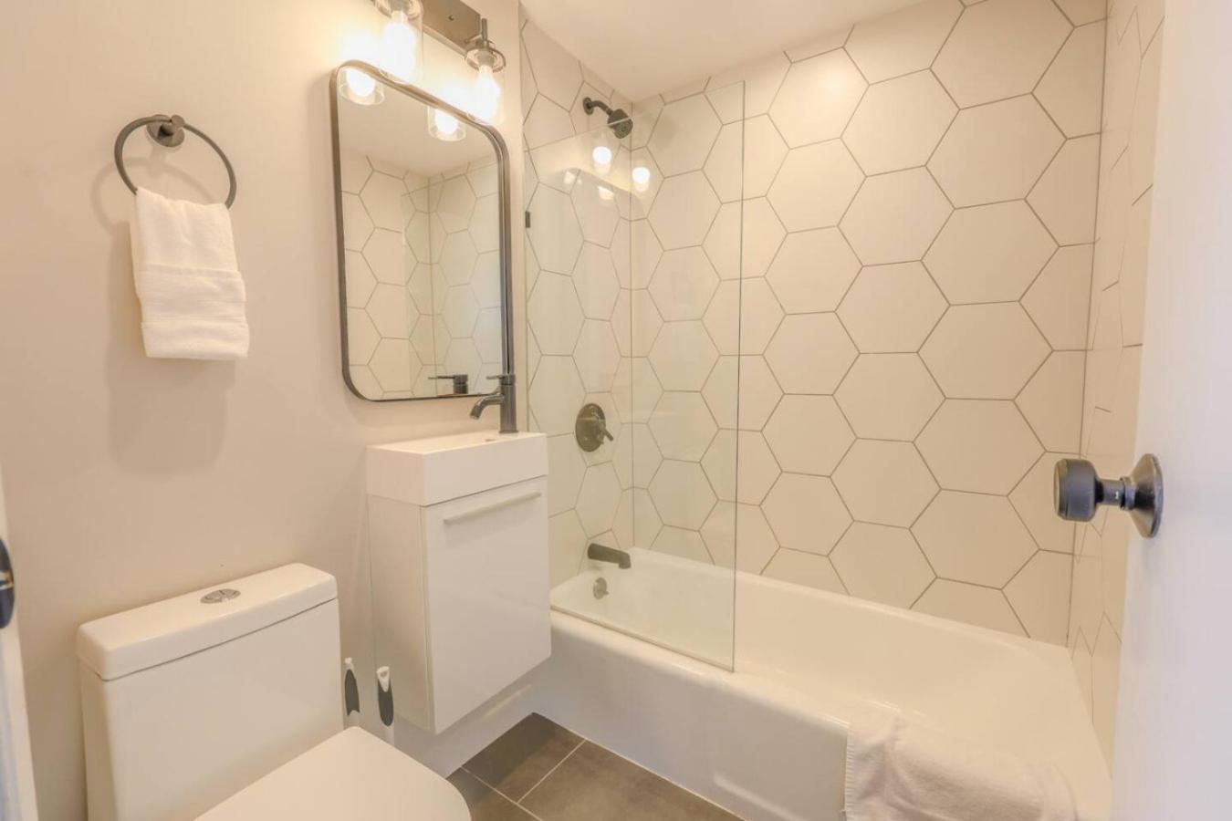 Back Bay Stylish Apartment *
