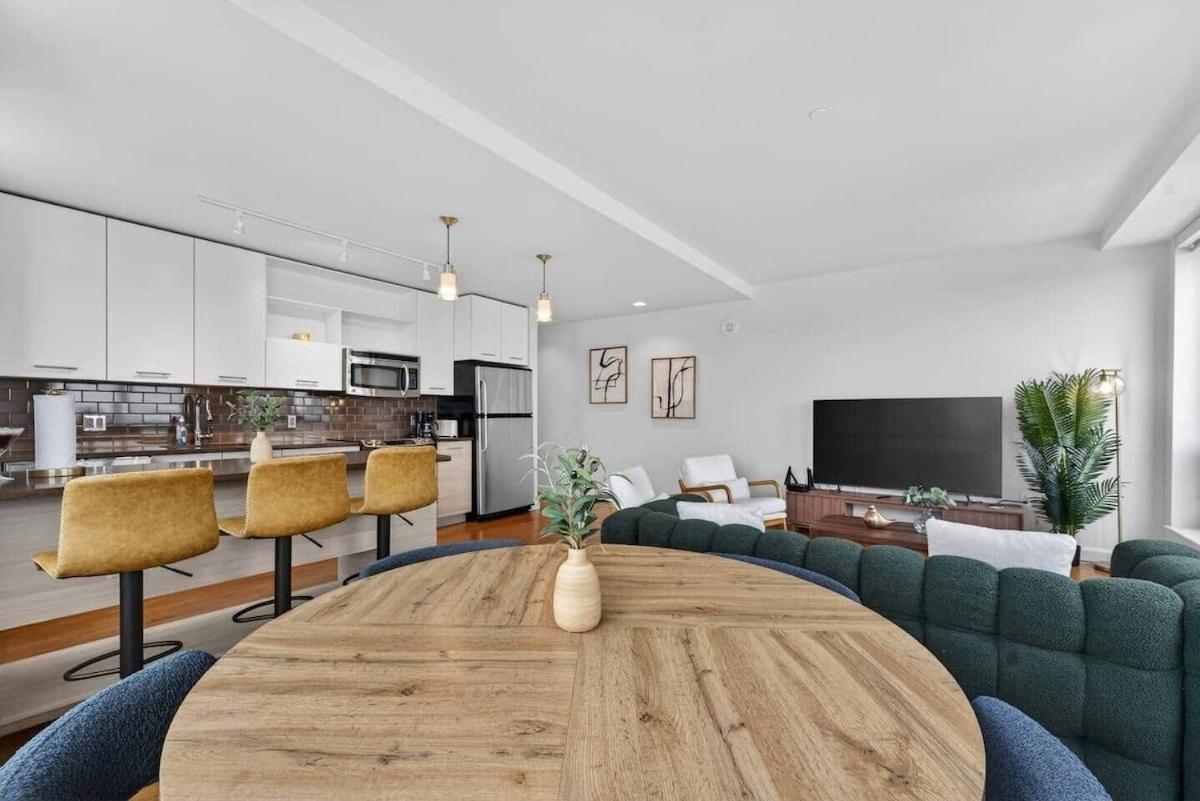 Apartment Luxury 2br 2ba Prime Downtown