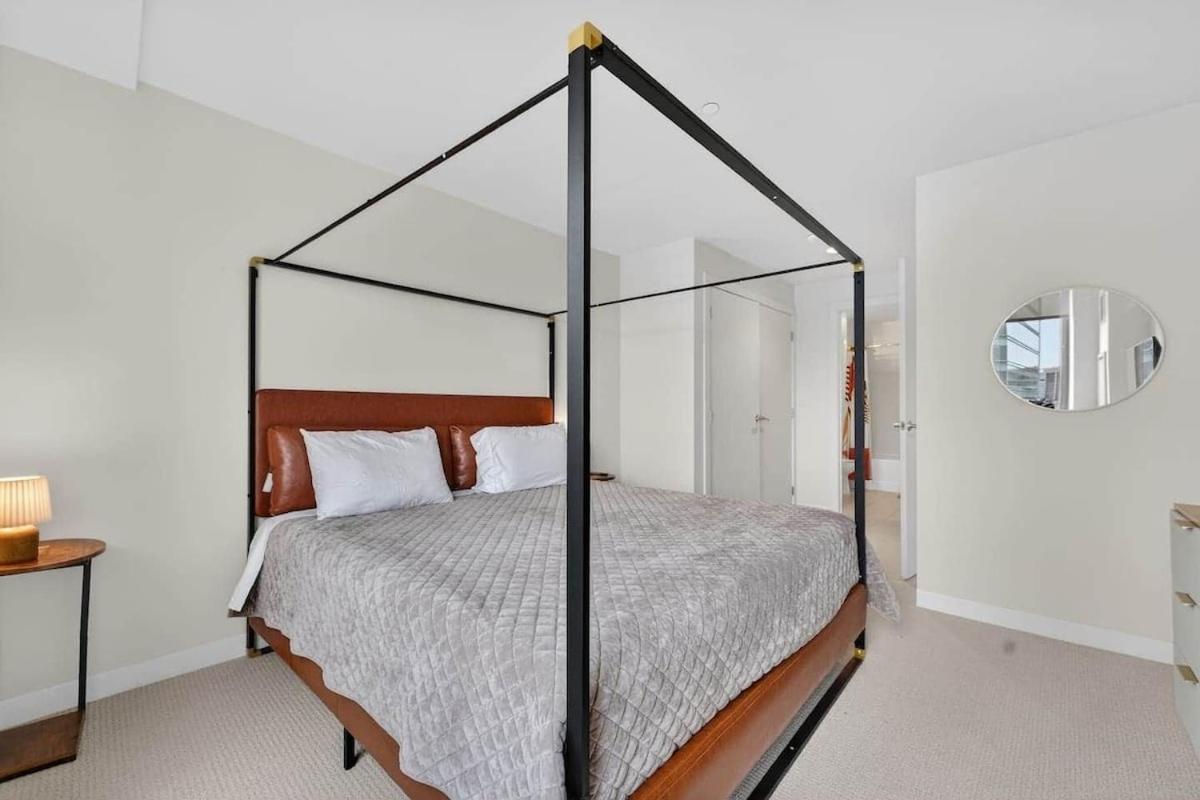 Apartment Luxury 2br 2ba Prime Downtown *