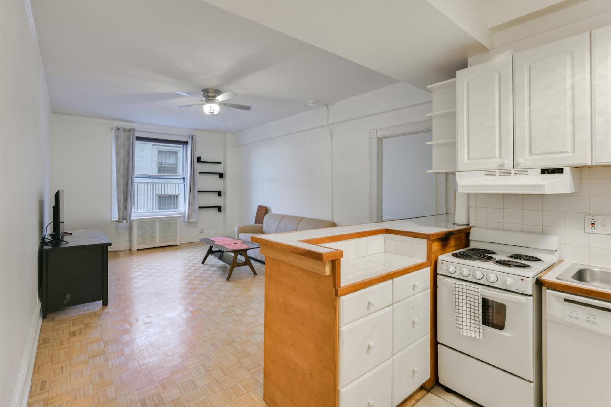Apartment Walk To Common Bright With Rooftop Deck