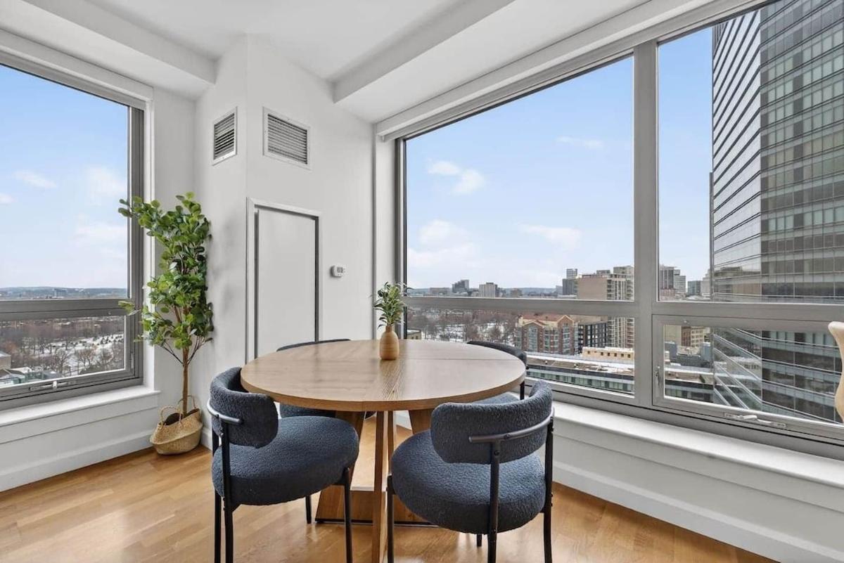 Apartment Luxury 2br 2ba Prime Downtown *