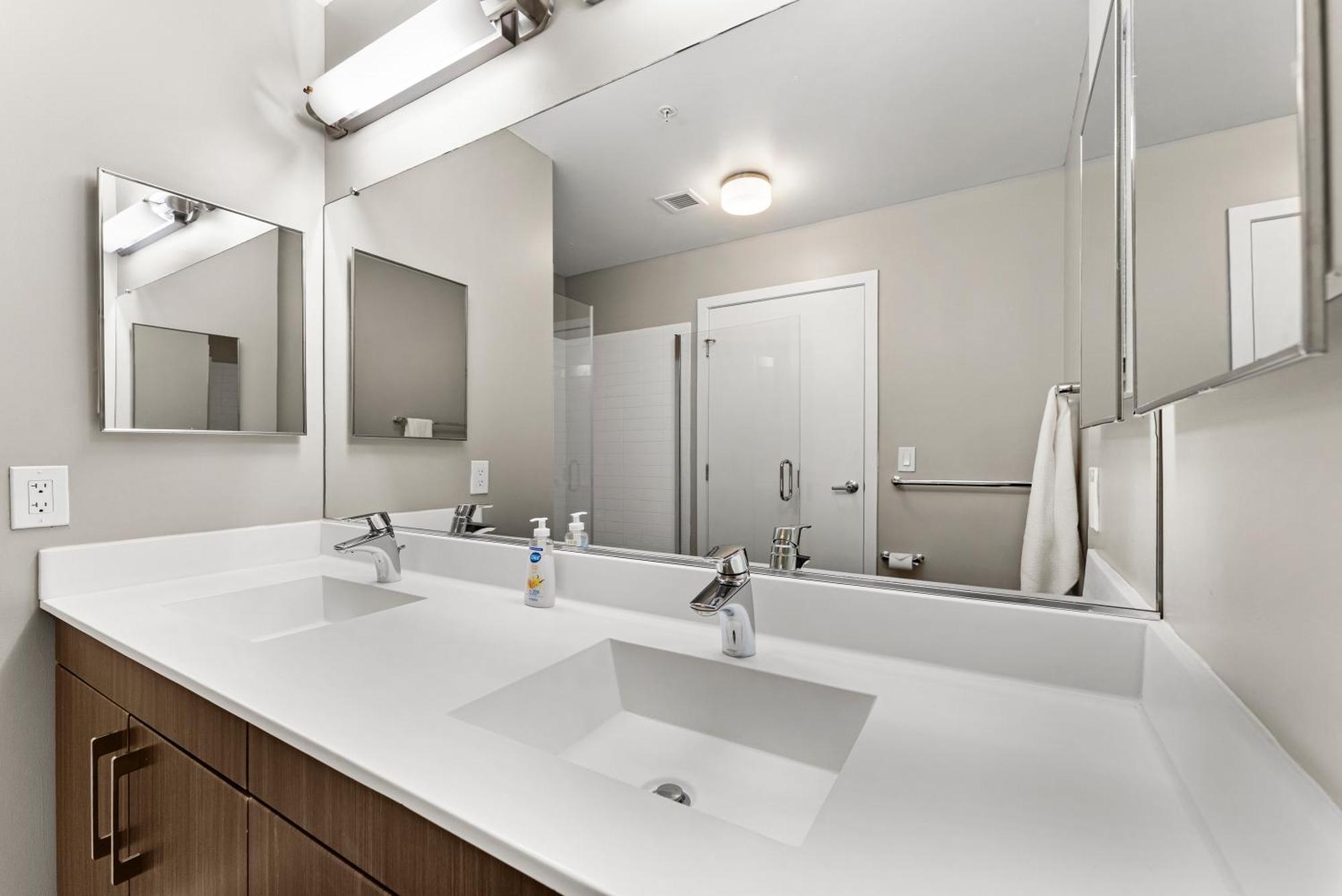 Beautiful Centrally Located 3 Bedroom Apartment Boston