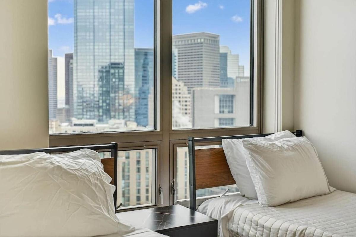 Apartment Luxury 2br 2ba Prime Downtown