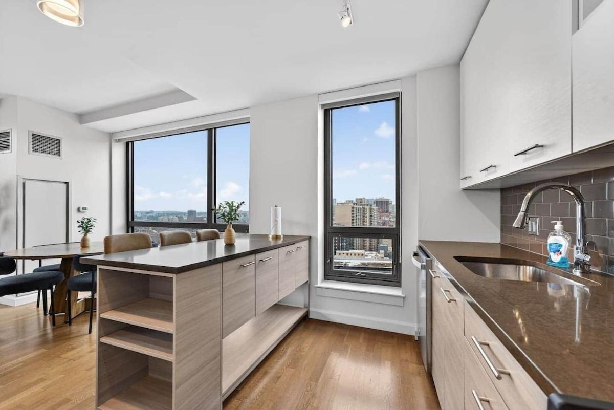 Luxury 2br 2ba Prime Downtown