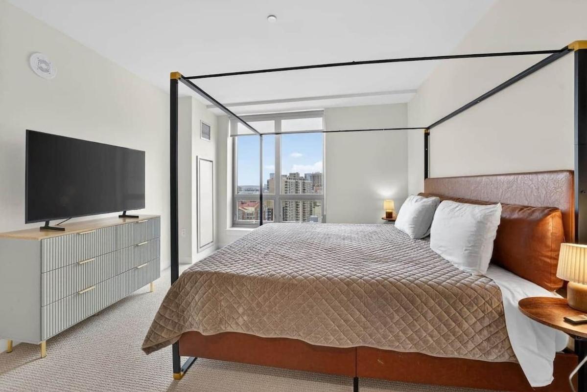 Luxury 2br 2ba Prime Downtown Apartment