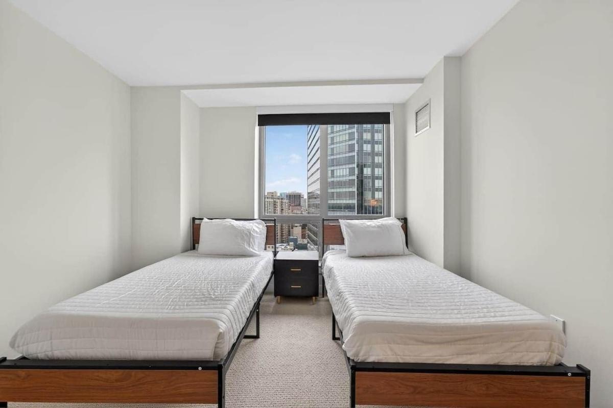 Luxury 2br 2ba Prime Downtown Apartment *