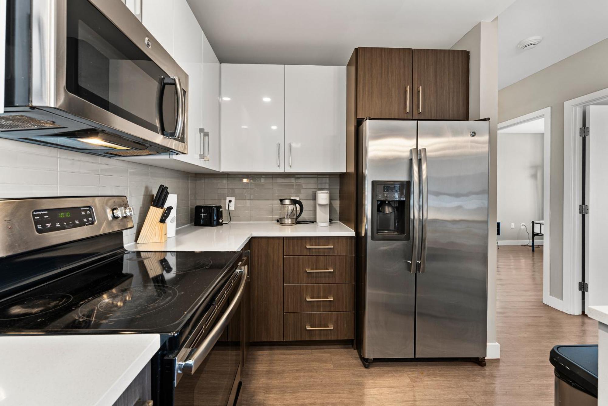 Beautiful Centrally Located 3 Bedroom Apartment *