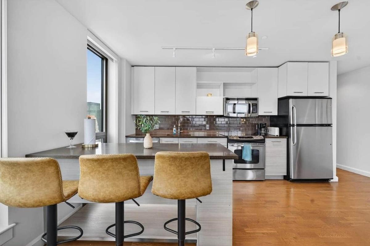 Luxury 2br 2ba Prime Downtown Apartment *
