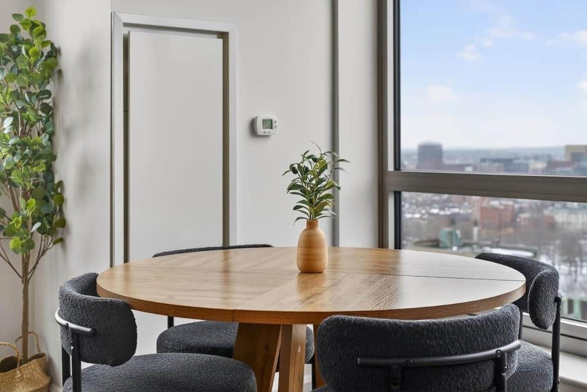 Apartment Luxury 2br 2ba Prime Downtown *