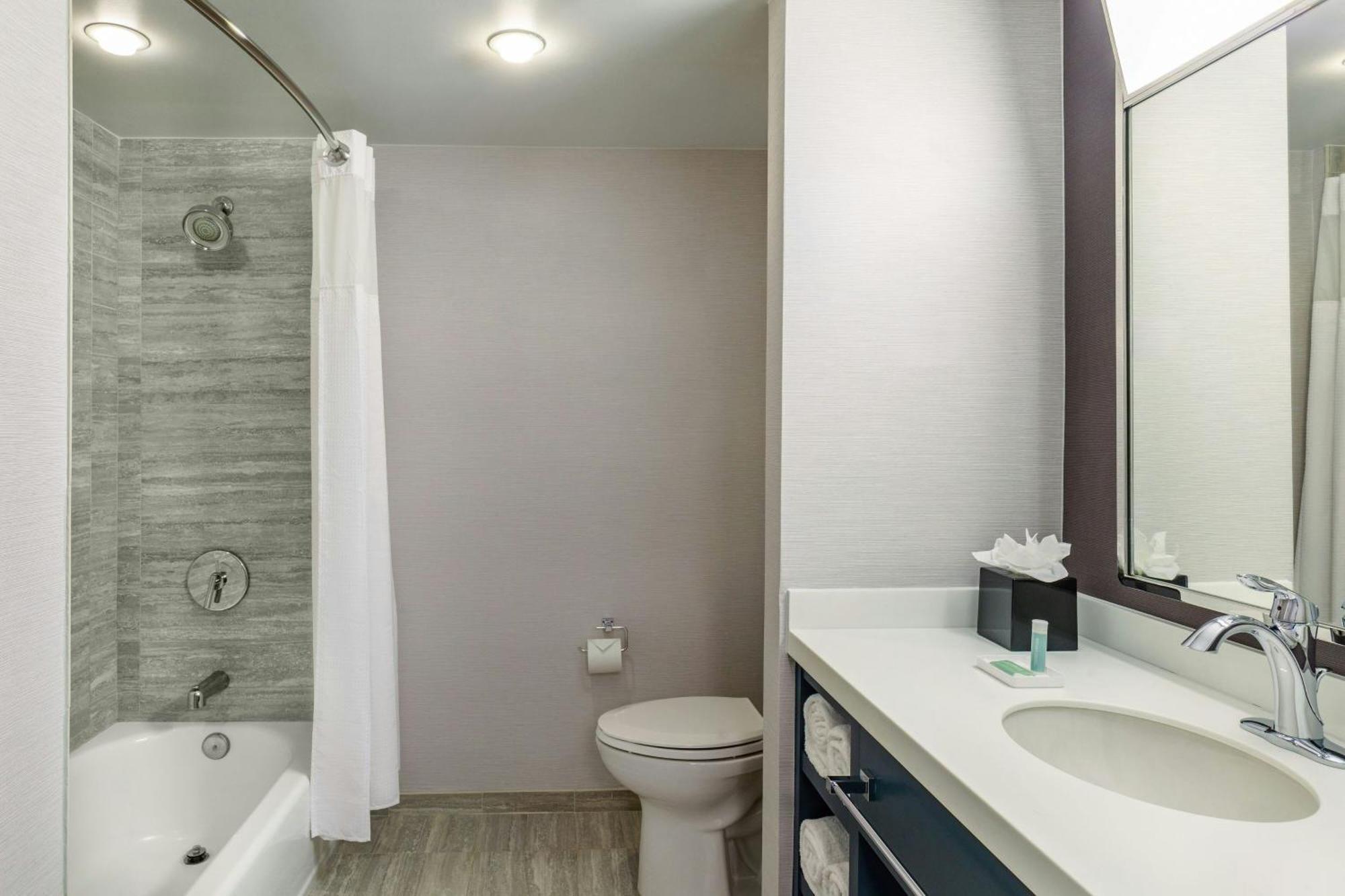 Courtyard By Marriott Downtown 4*