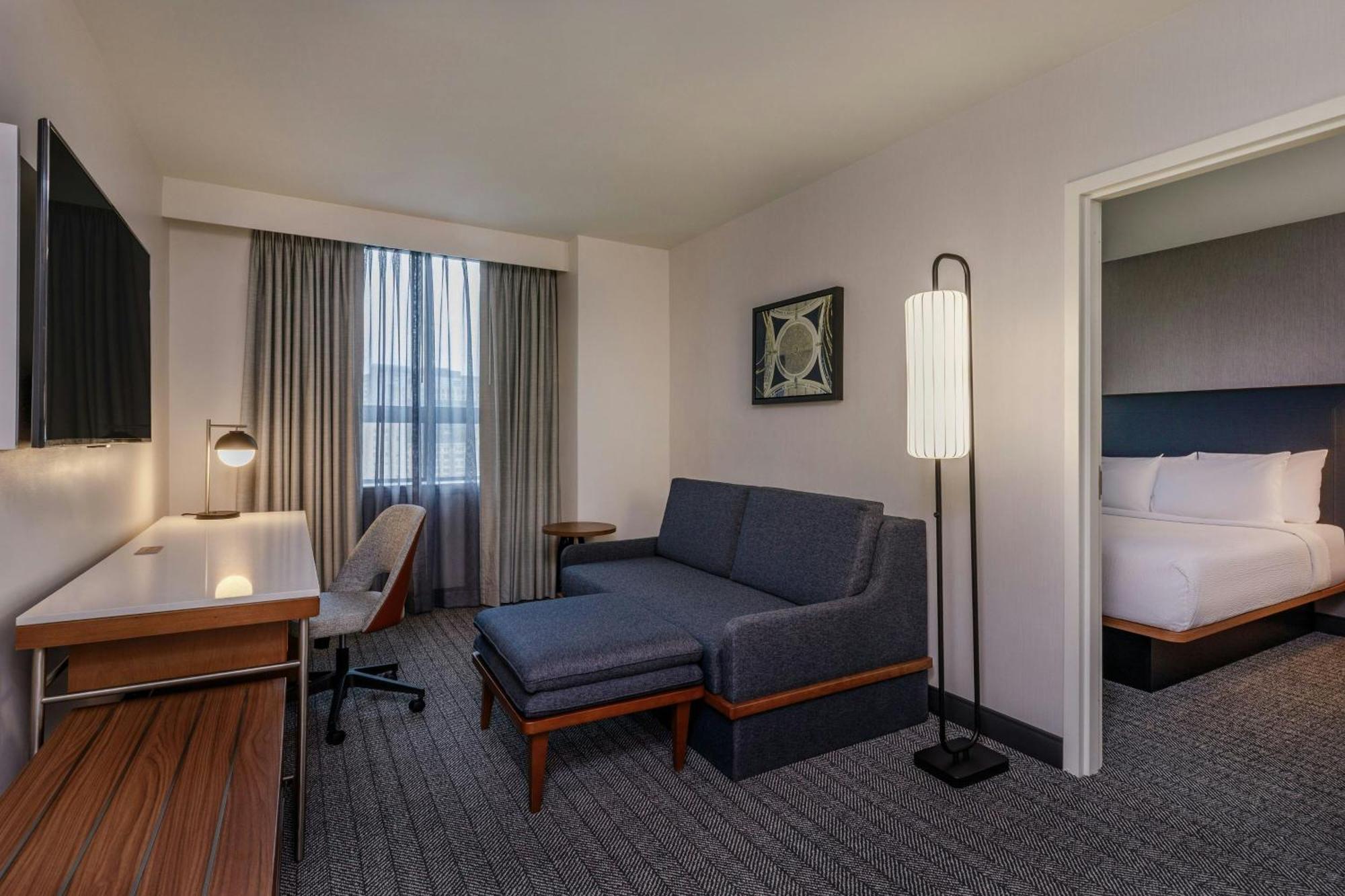 Hotel Courtyard By Marriott Downtown 4*