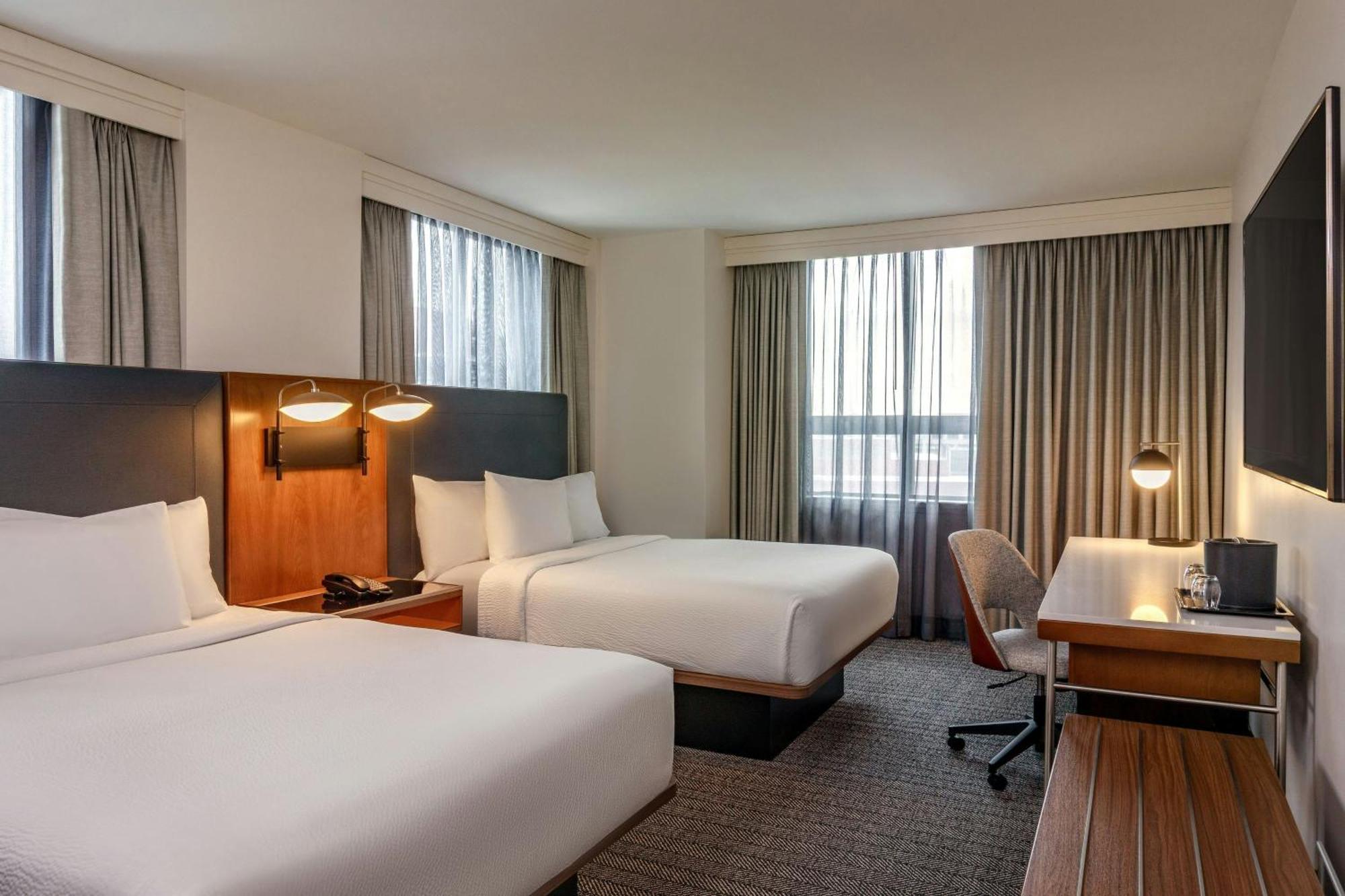 Courtyard By Marriott Downtown