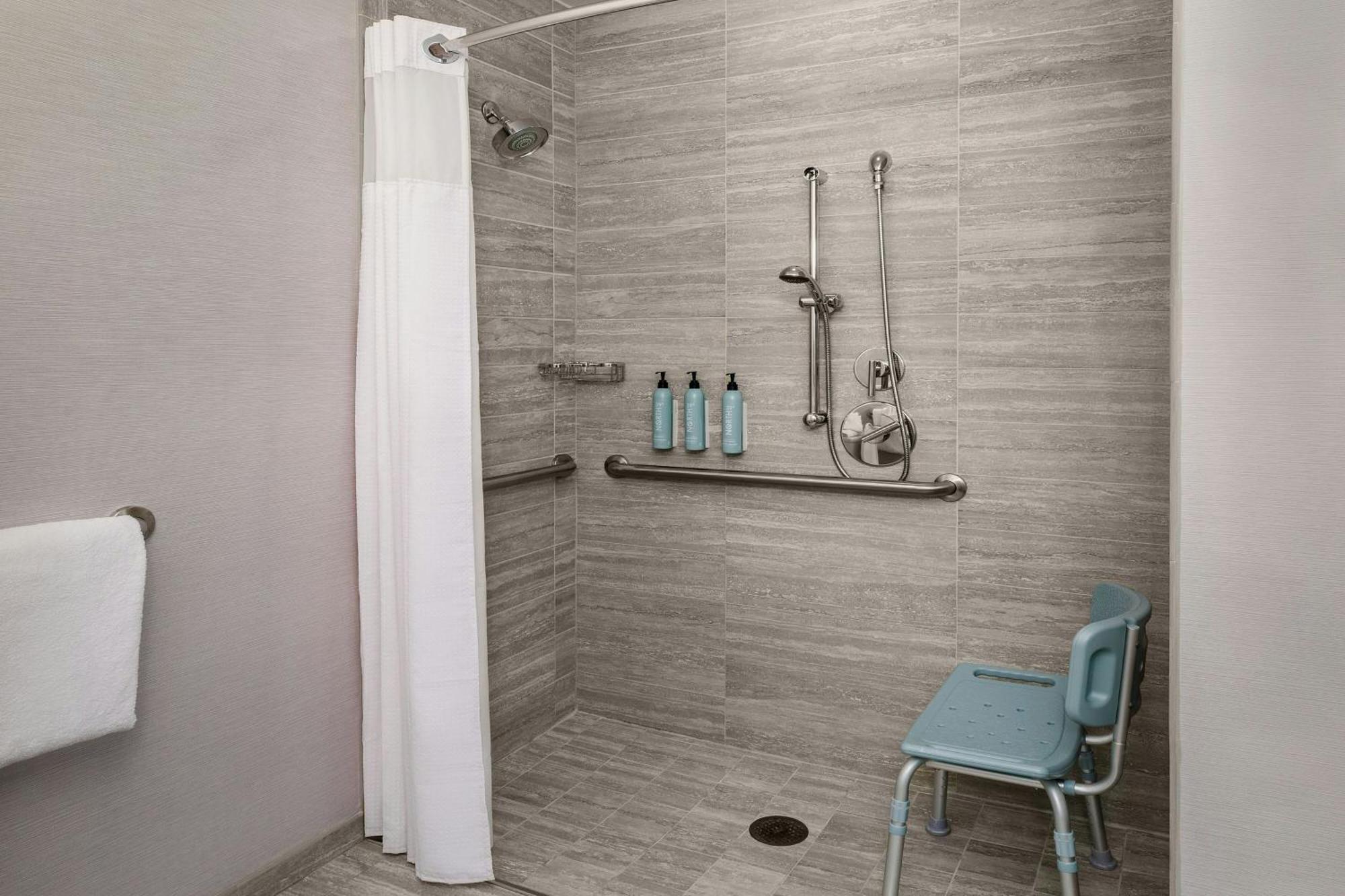 Courtyard By Marriott Downtown Hotel