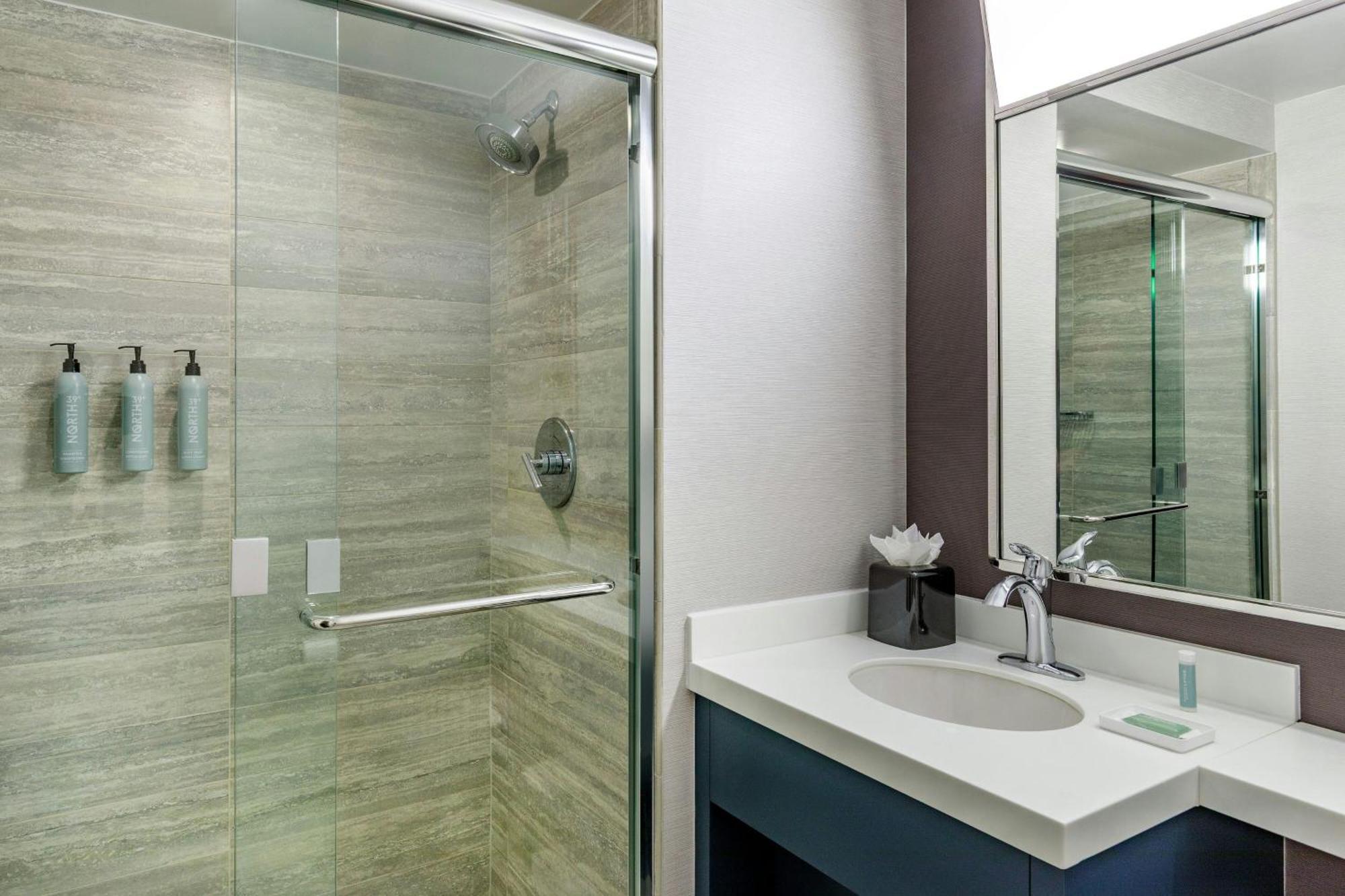 Courtyard By Marriott Downtown Boston