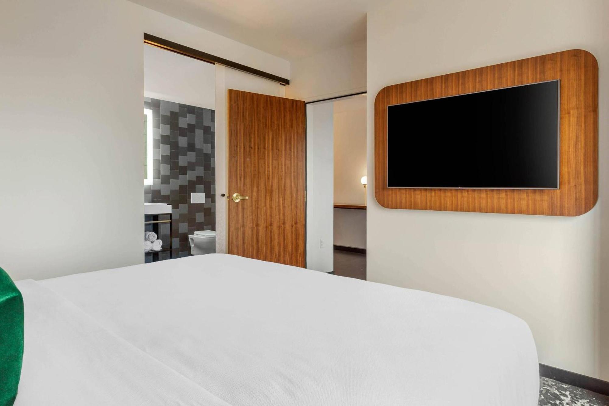 Cambria Downtown - Seaport Hotel Boston