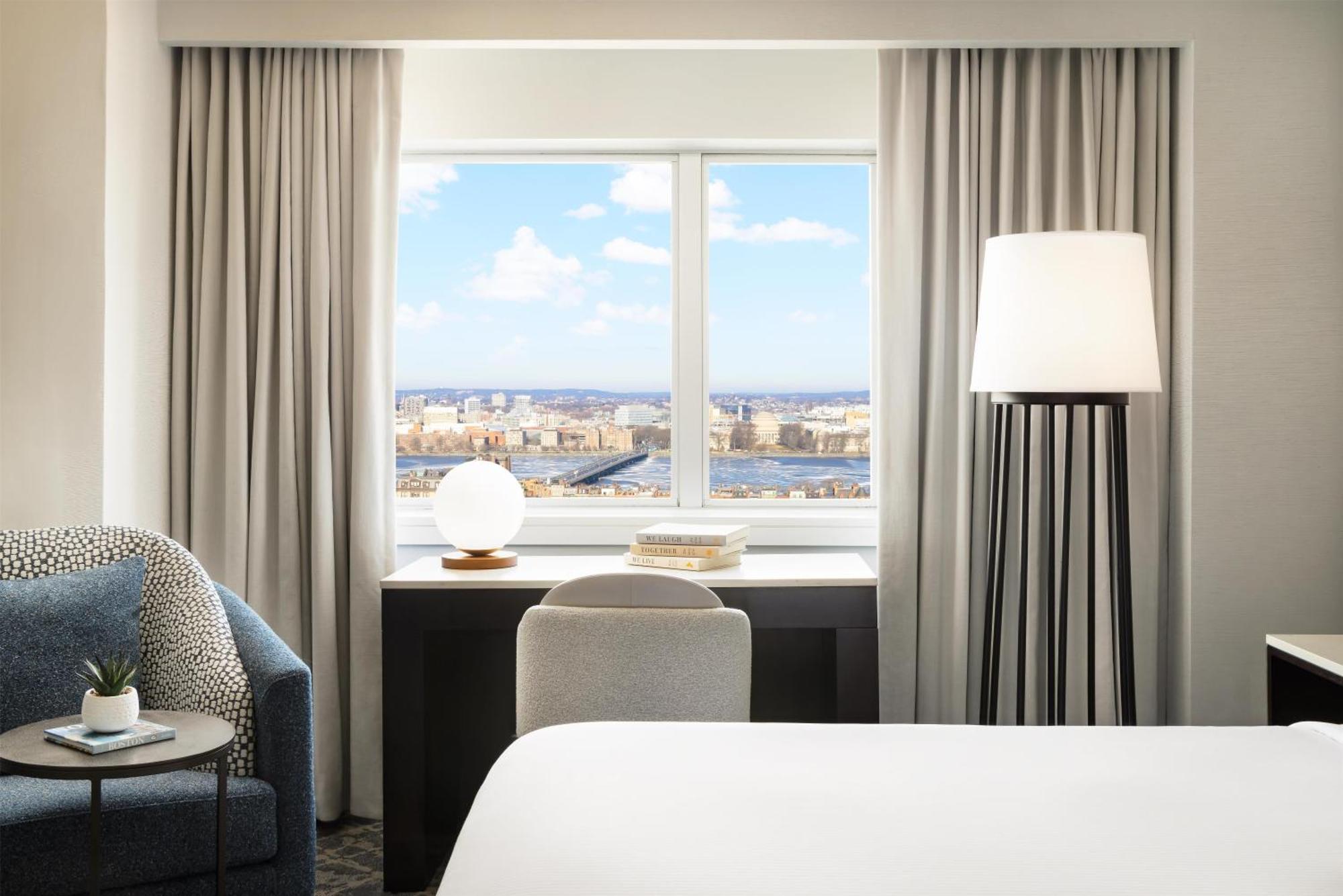 Hilton Back Bay 3*