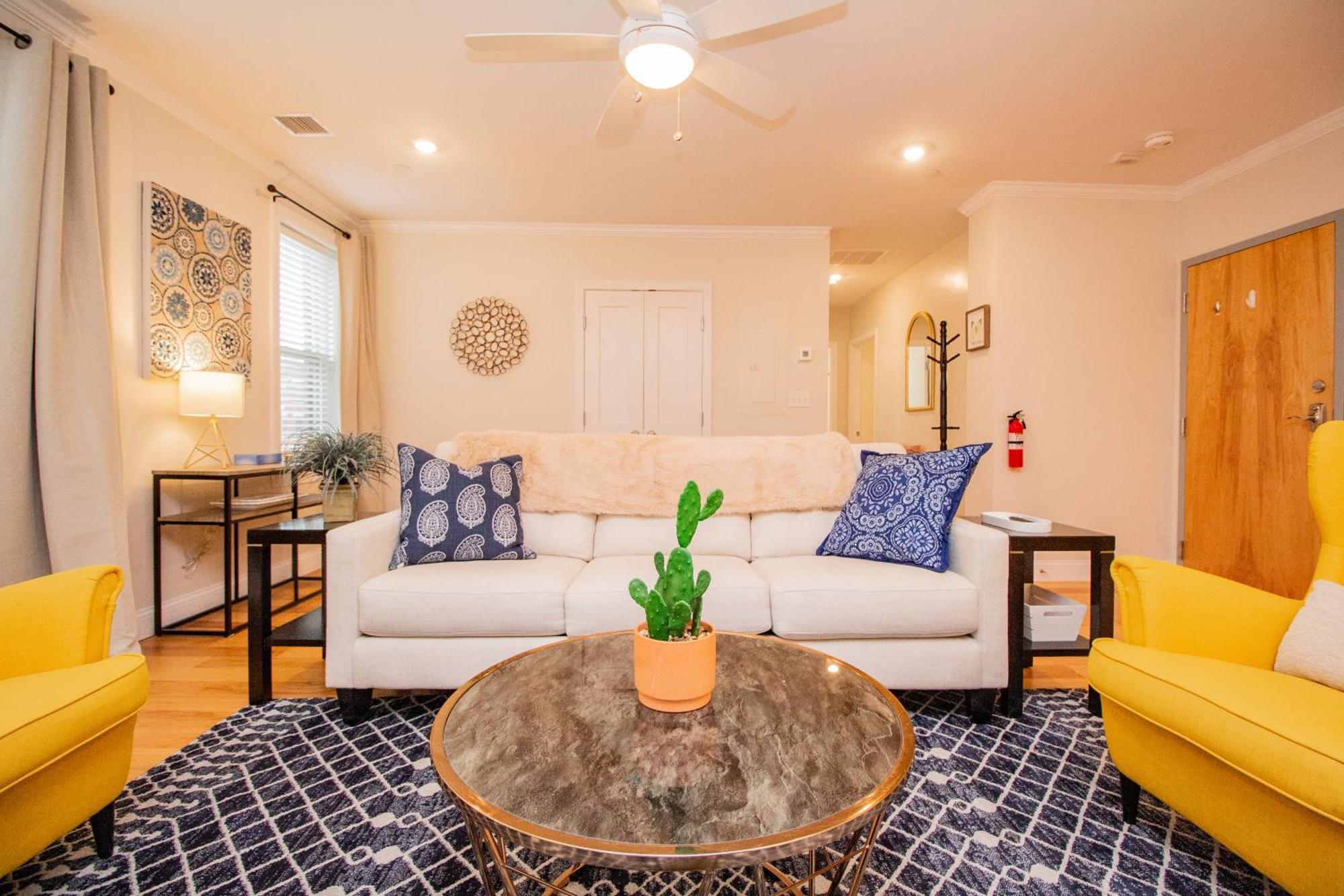 Apartment 2 Bedroom Unit W Elevator & In-unit Laundry Boston
