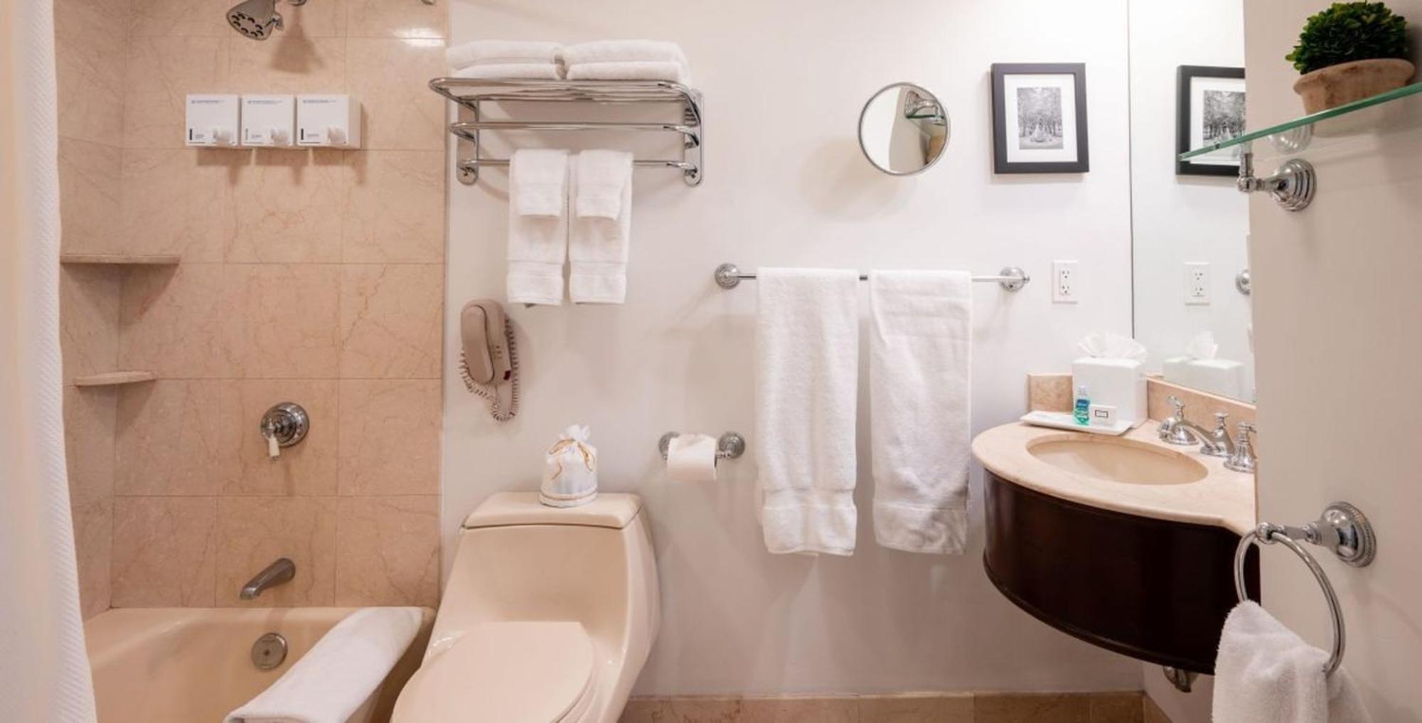 The Lenox Hotel 4*