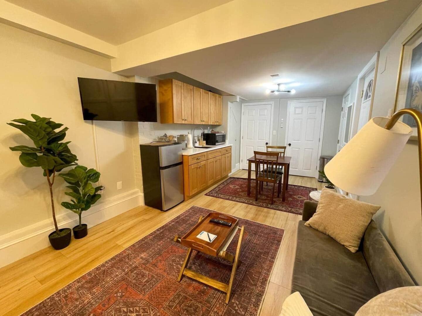 Renovated Studio, Near Hospitals, Mbta Apartment *