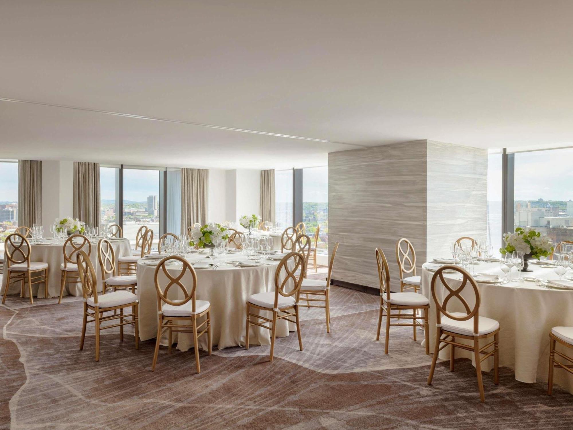 Raffles Hotel 5*