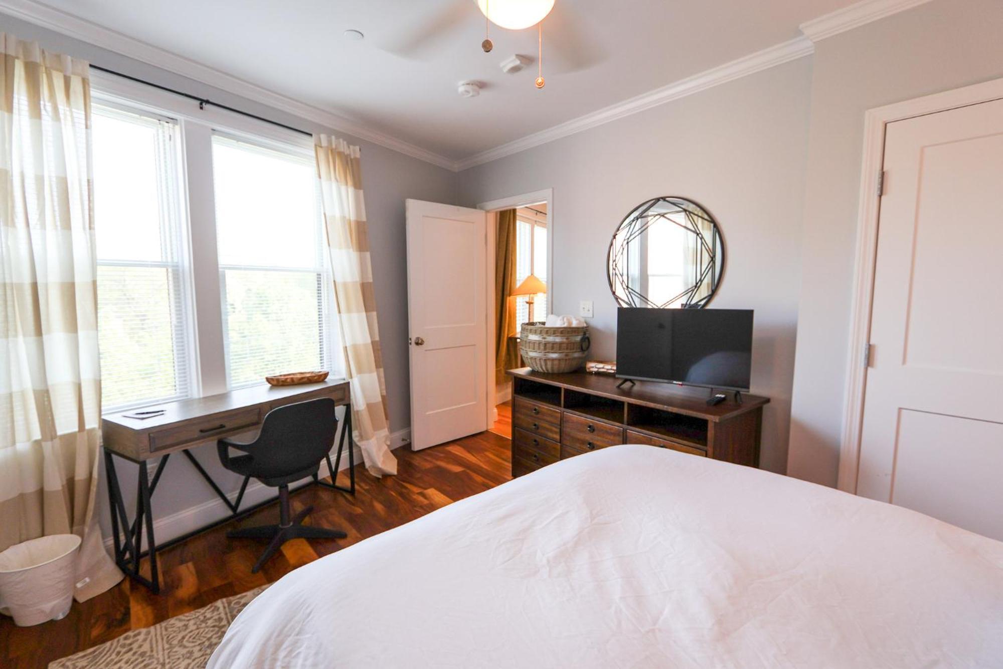 Upscale South End Walk To Northeastern Boston