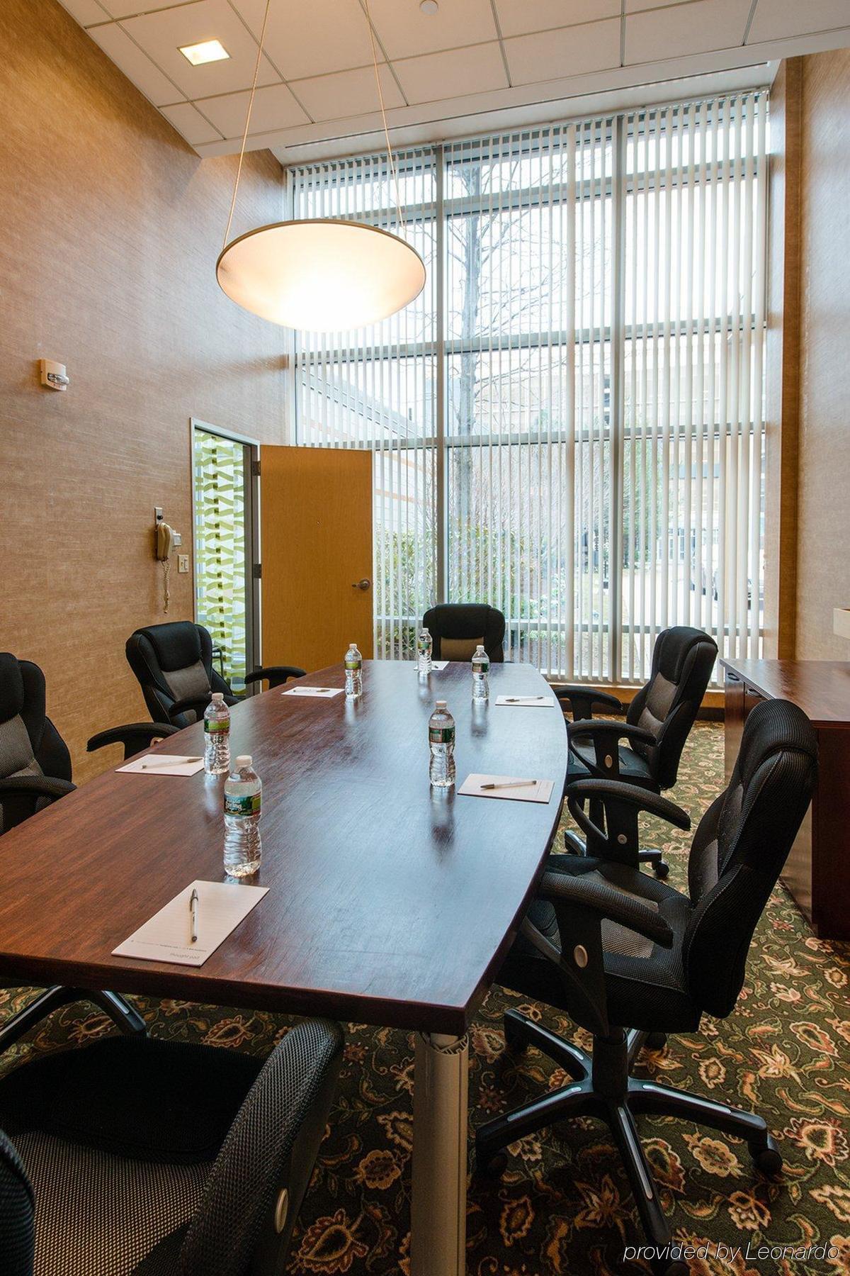 Hampton & Crosstown Center 3* Boston