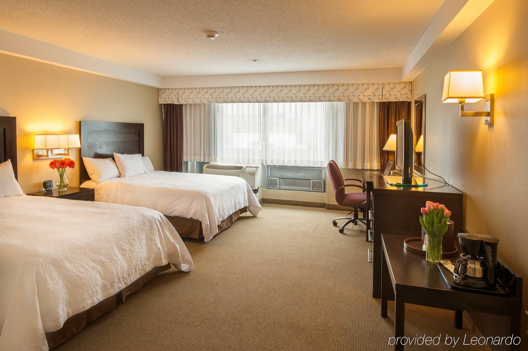 Hampton & Crosstown Center 3* Boston