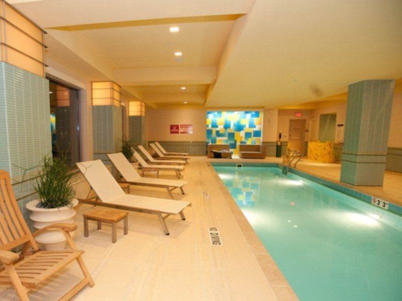 Hotel Renaissance Seaport District 4*