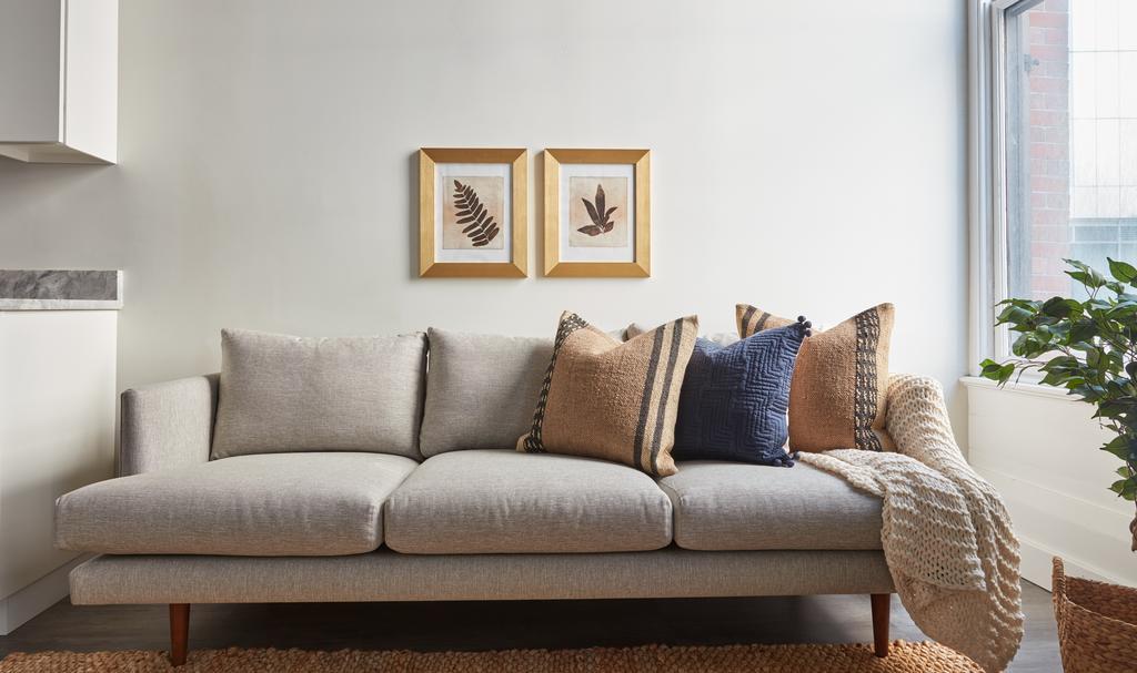 Studio On Washington Street Apt 301 *