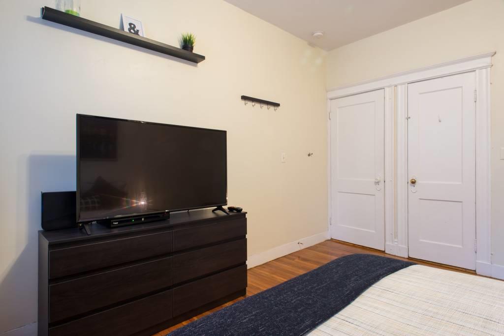 Apartment 2 Bedroom Close To Fenway Park With One Parking Spot - 3 Boston