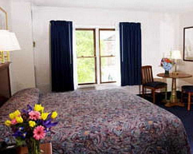 Constitution 2* Boston