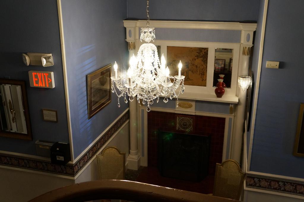 463 Beacon Street Guest house 2*