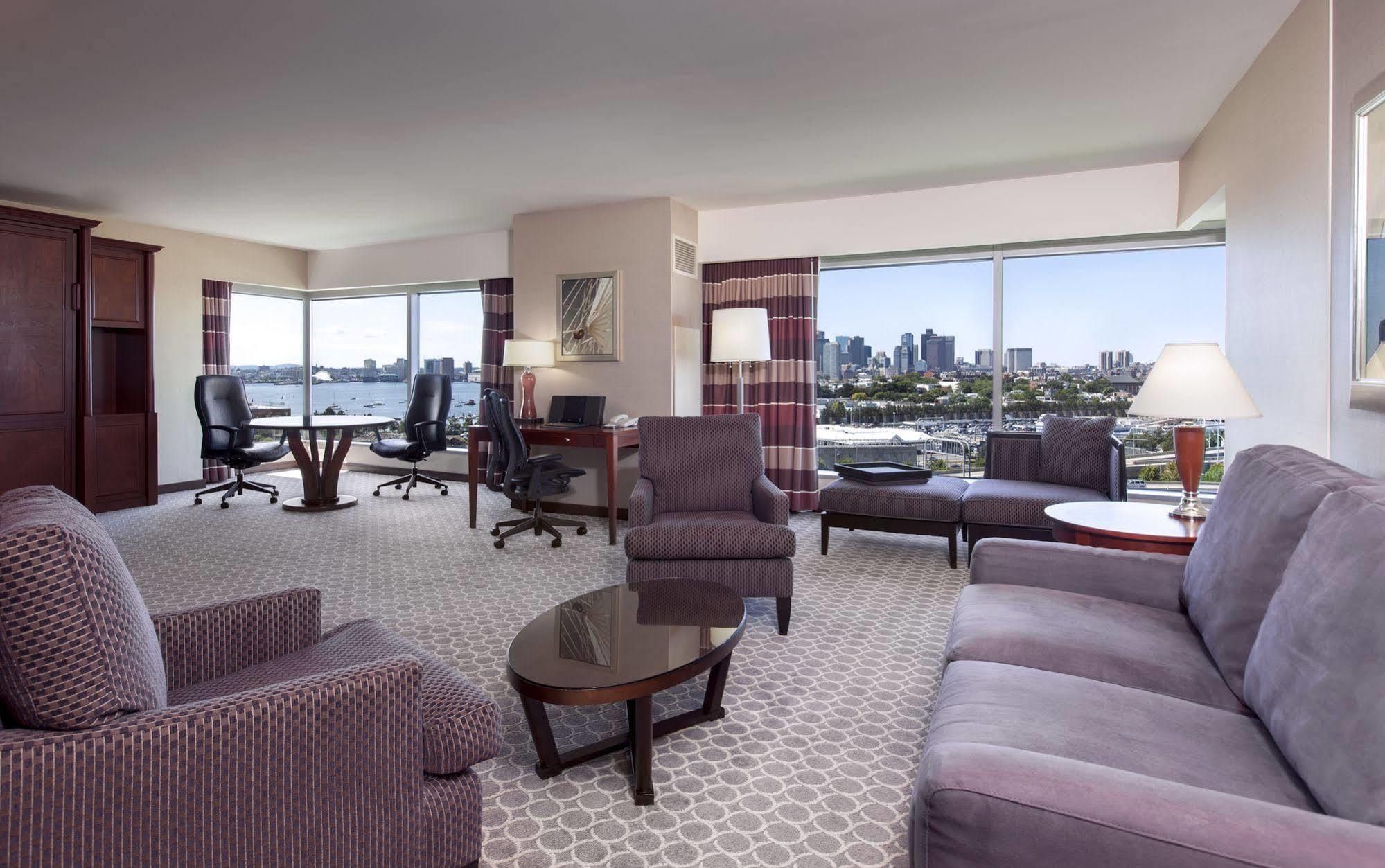 Hilton Logan Airport 4*