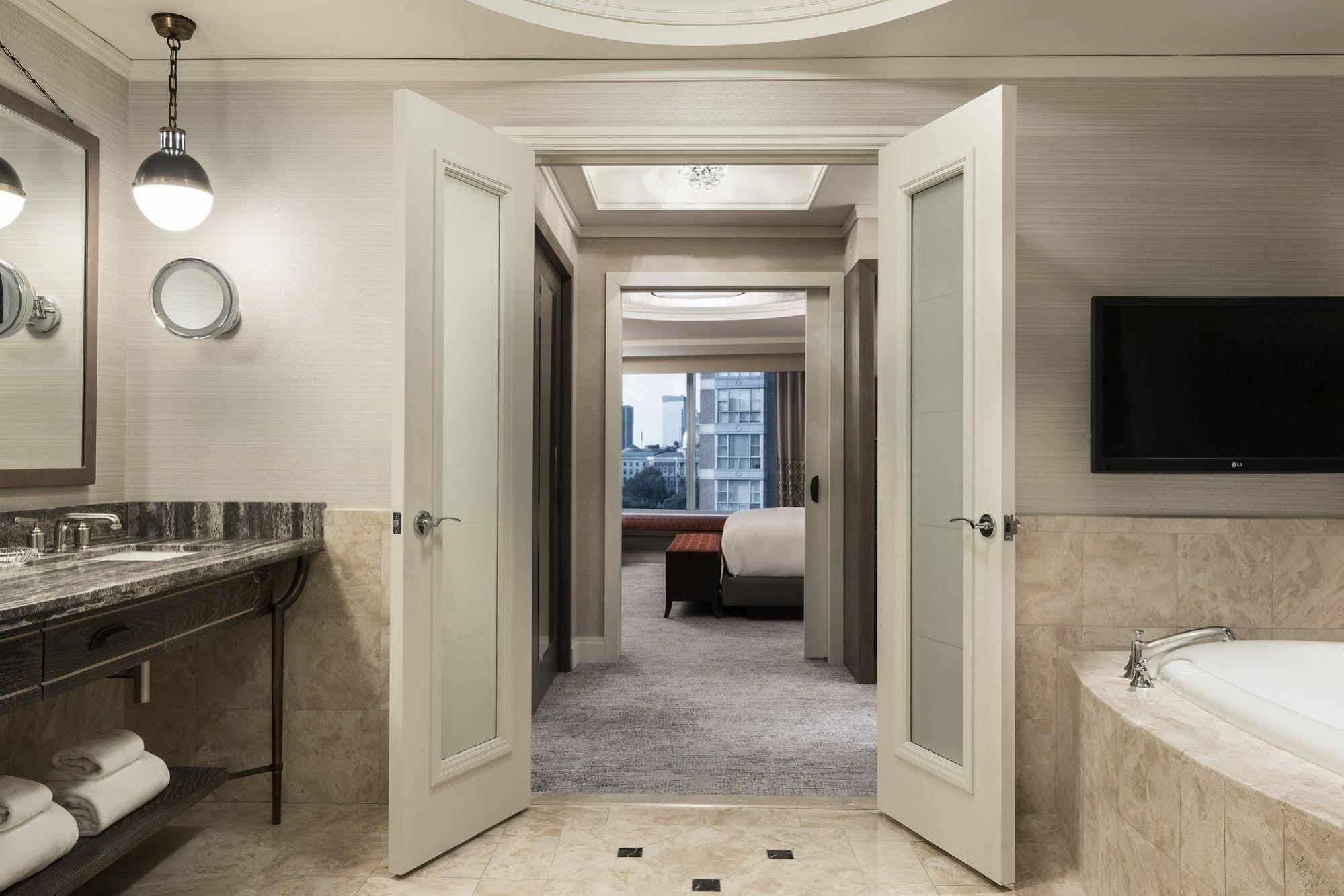 The Ritz-carlton,