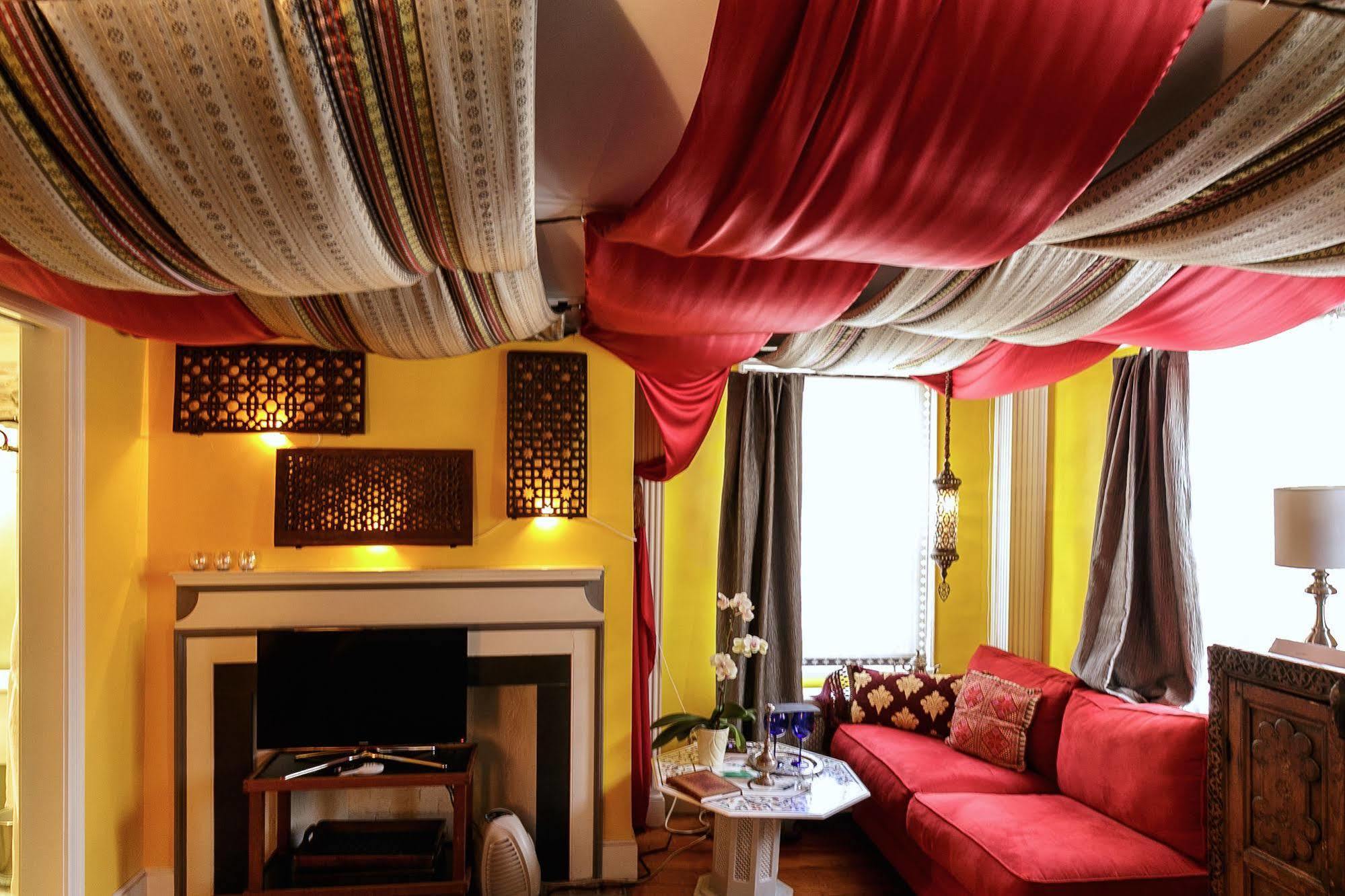 Moroccan Boutique Couette-café 3*
