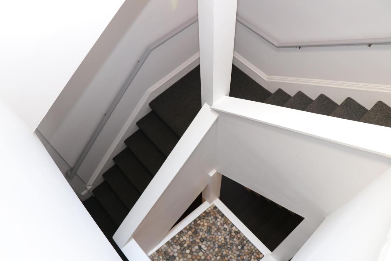 Furnished Newbury Street Studio, #6 Appartement
