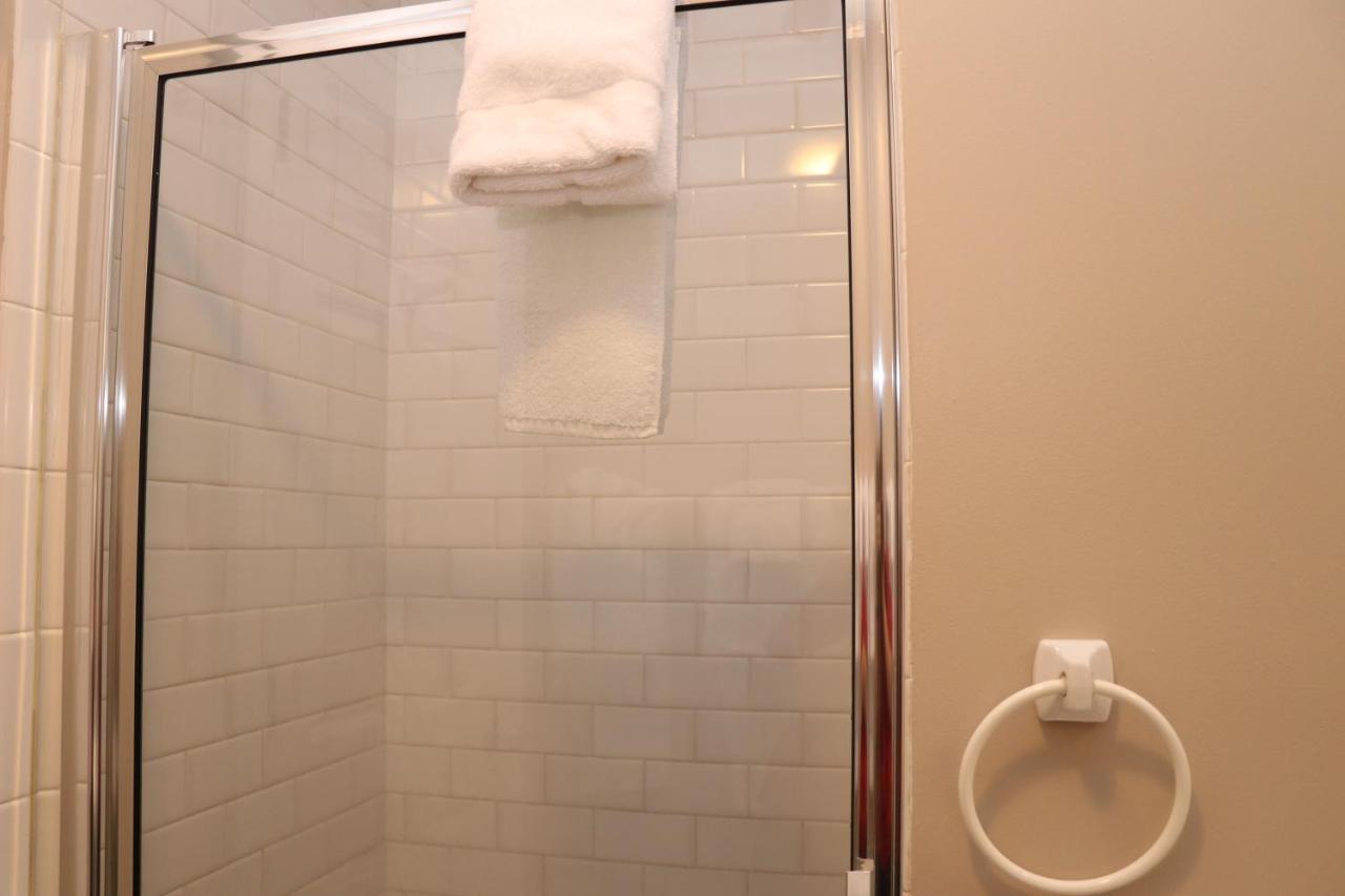 Stylish Downtown In The South End, C. Ave #1 Apartment *