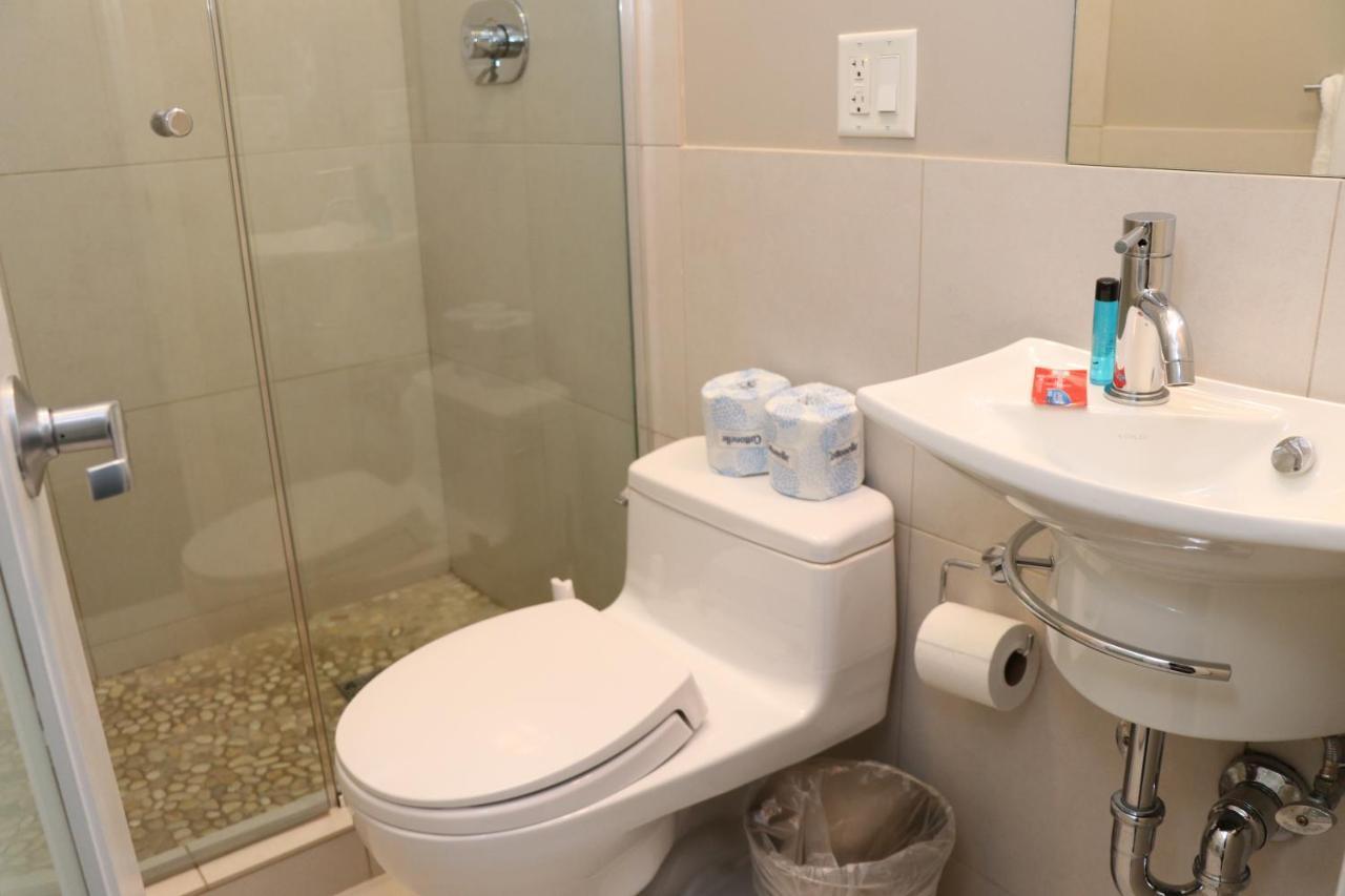 Stylish Newbury Street Studio, #2 Apartment