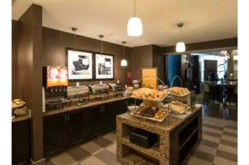 Hampton & Crosstown Center 3*