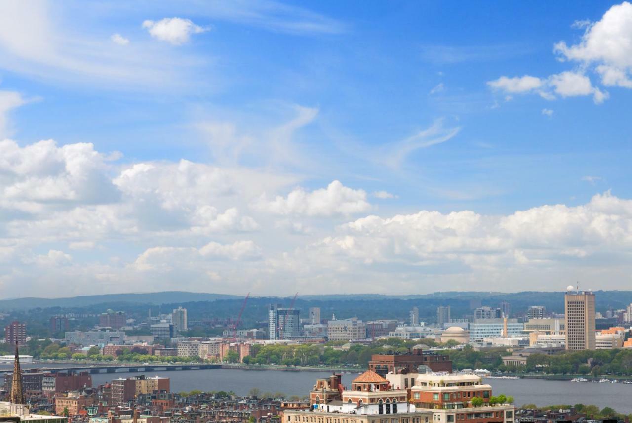 Moxy Downtown Boston