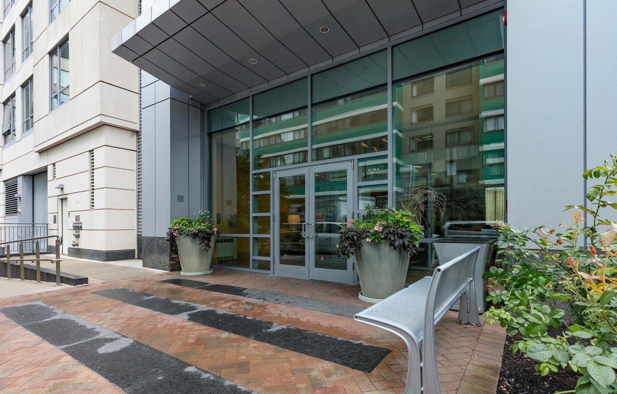 Hotel Global Luxury At West End