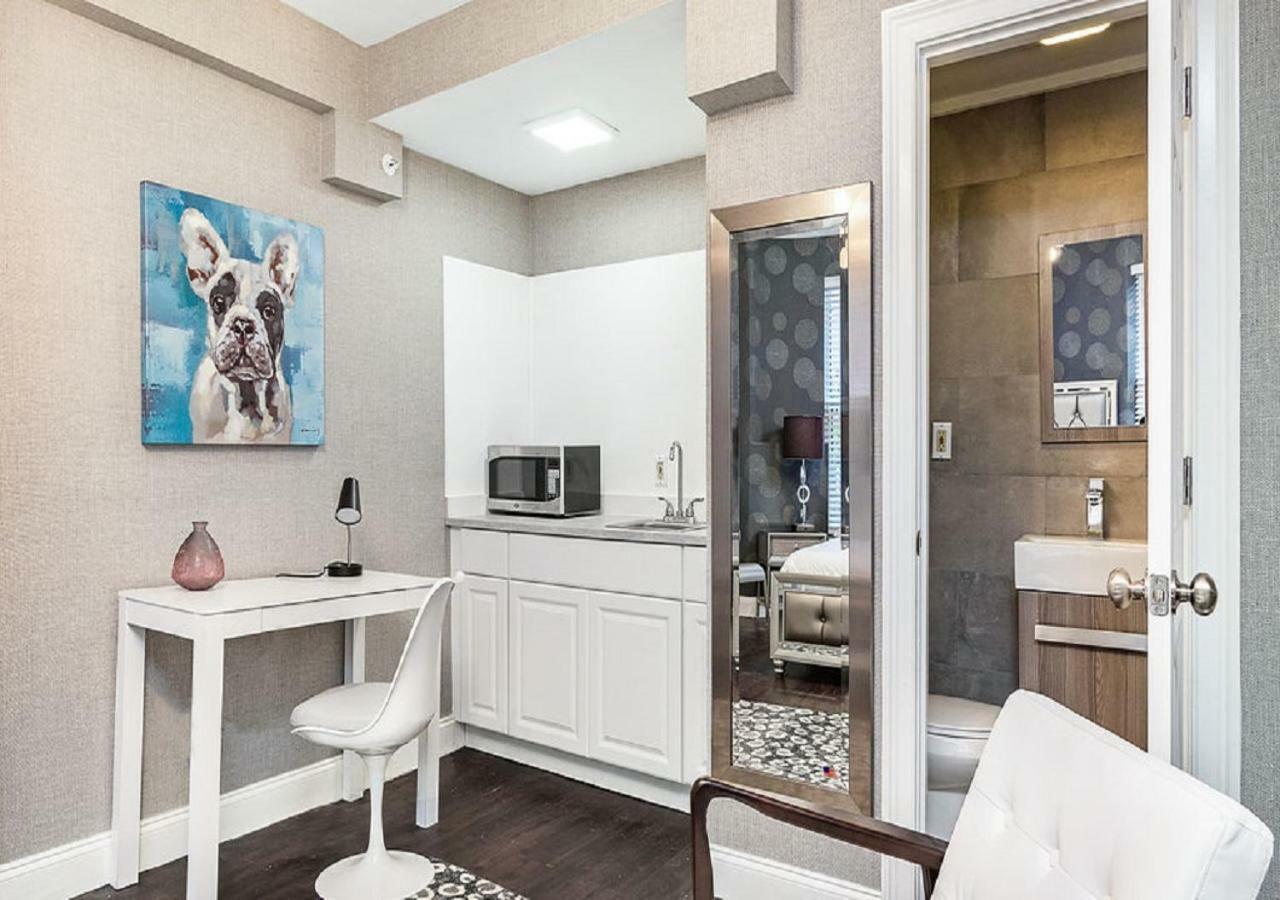 Bay Village Apartment *