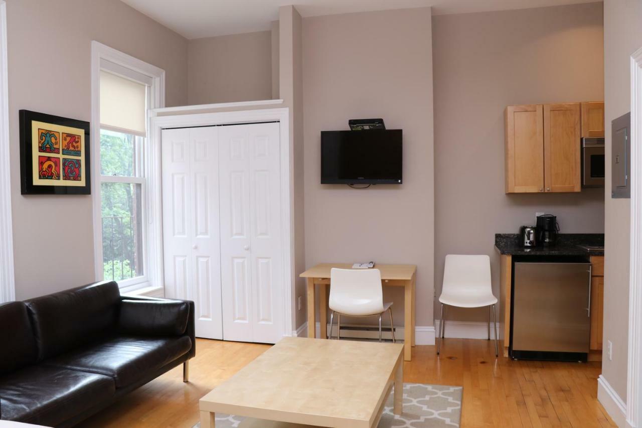 Charming In Brownstone, #6 Appartement