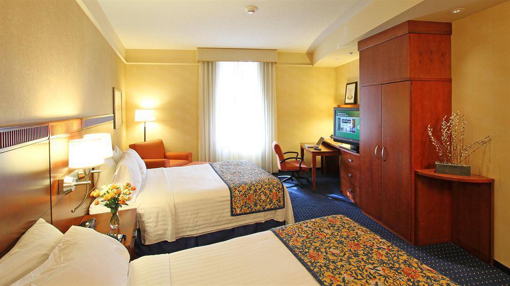 Courtyard Copley Square Hotel 3*