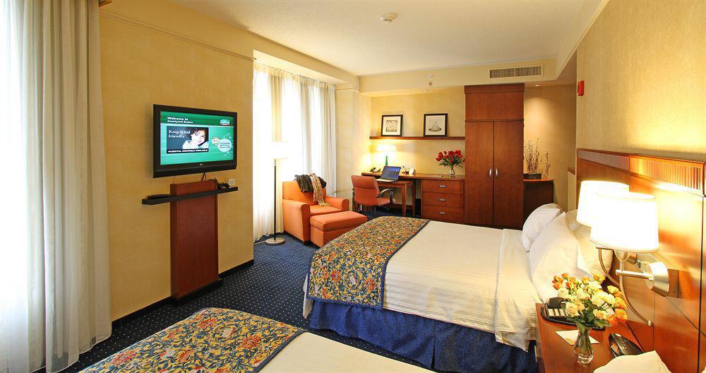 Courtyard Copley Square 3* Boston