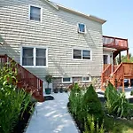 Modern Beautiful Apartment-5 Beds-full Kitchen-parking-super Clean-great For Groups Apartment