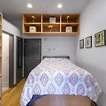 Small Fully Equipped Contemporary Studio Near Mgh