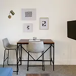 Boutique Apartments By The Upton