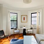 Boutique Apartments By The Upton
